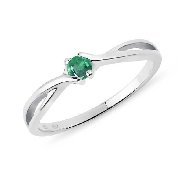 Emerald ring in white gold