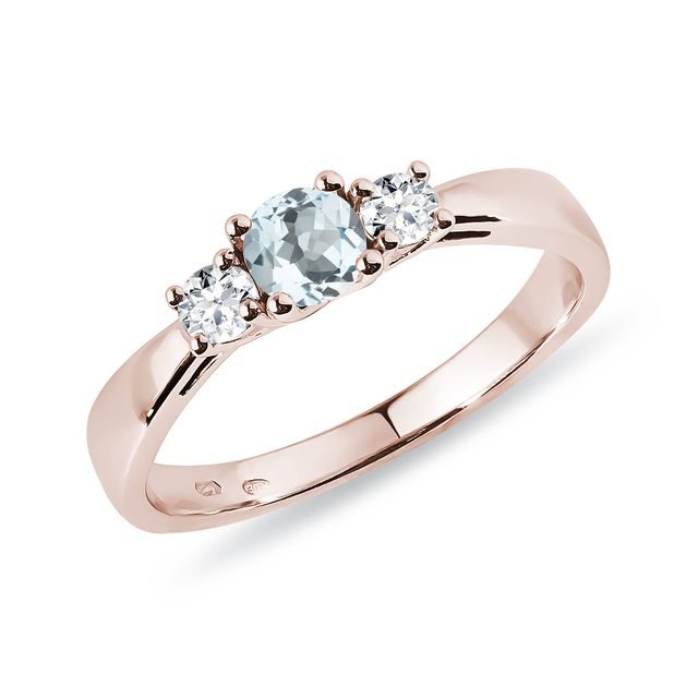 Výrazný prsteň z ružového zlata s akvamarínom a diamantmi