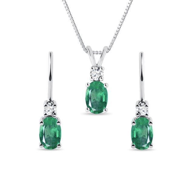 BOUCLES D'OREILLES ET COLLIER OR BLANC, ÉMERAUDES, DIAMANTS - ENSEMBLES DE BIJOUX EN GEMMES - BIJOUX