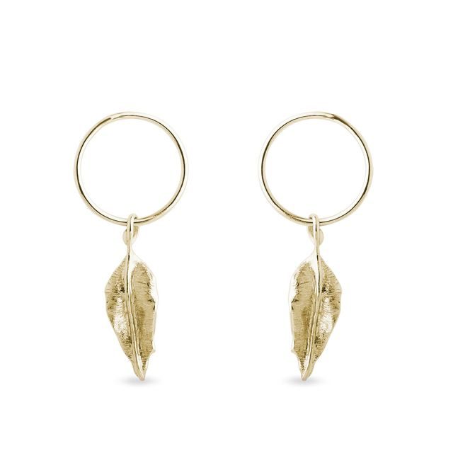 Hoop earrings with leaves in gold