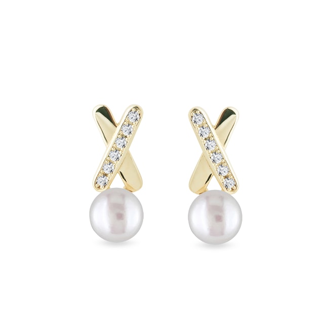 Yellow Gold Earrings with Pearls and Twelve Diamonds