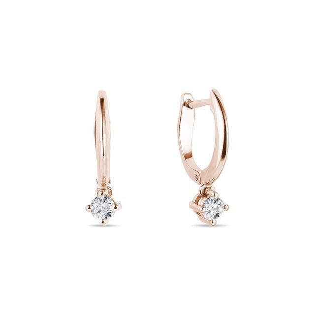 Boucles d'oreilles d'or rose épurées avec diamants