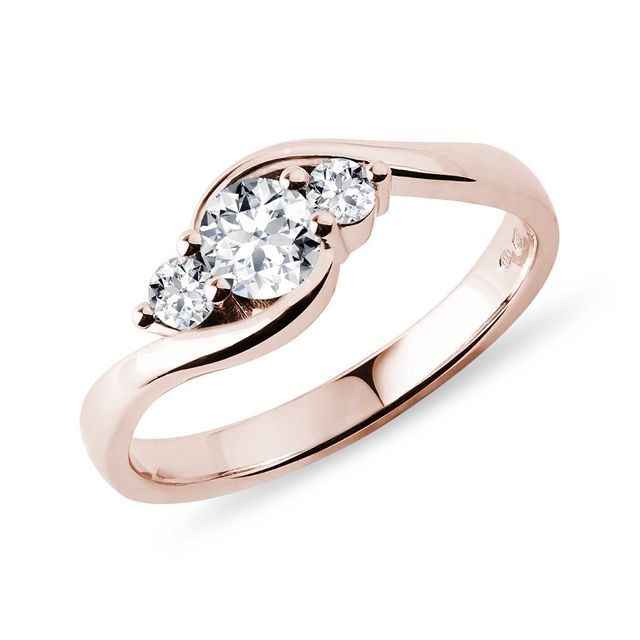 Prsten se třemi diamanty v růžovém zlatě