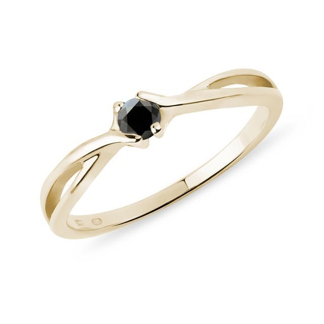 Prsten s černým diamantem ve žlutém zlatě