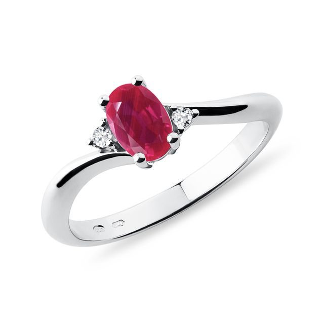 ANNEAU D'OR BLANC AVEC RUBIS ET DIAMANTS - BAGUES DE FIANÇAILLES EN RUBIS - BAGUES DE FIANÇAILLES