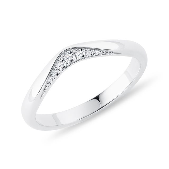DÁMSKÝ SNUBNÍ PRSTEN S DIAMANTOVOU LINIÍ V BÍLÉM ZLATĚ - DÁMSKÉ SNUBNÍ PRSTENY - SNUBNÍ PRSTENY