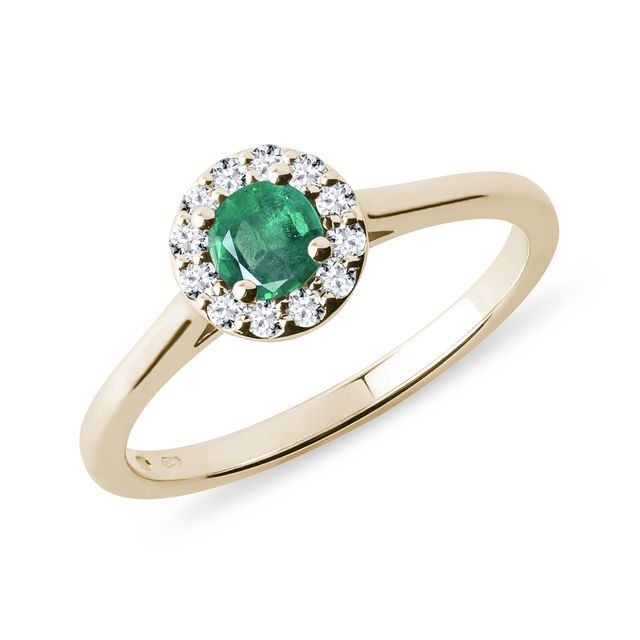 Zlatý halo prsteň so smaragdom a briliantmi