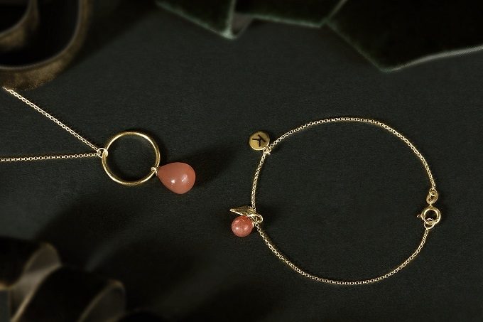 Gold necklace and bracelet with leaf, moonstone and sunstone from Seasons collection - KLENOTA