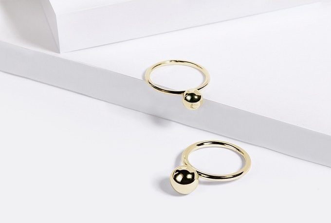 Gold rings with a sphere - KLENOTA