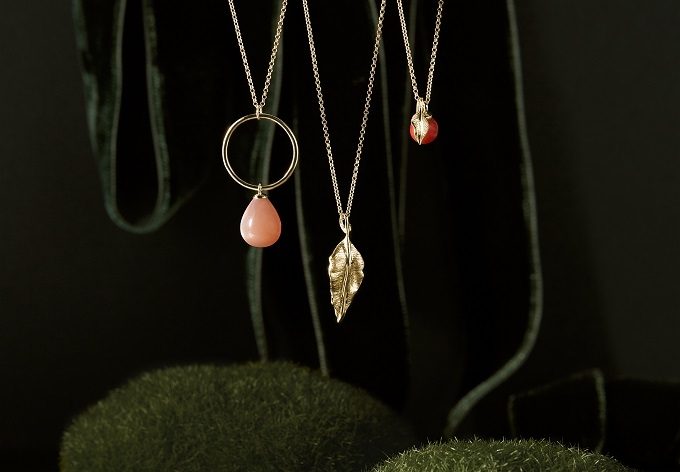 Gold necklaces with leaf, moonstone and coral from the Seasons collection - KLENOTA