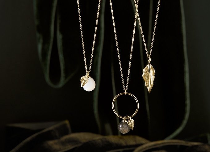 Gold necklaces with leaf, moonstone and labradorite from the Seasons collection - KLENOTA