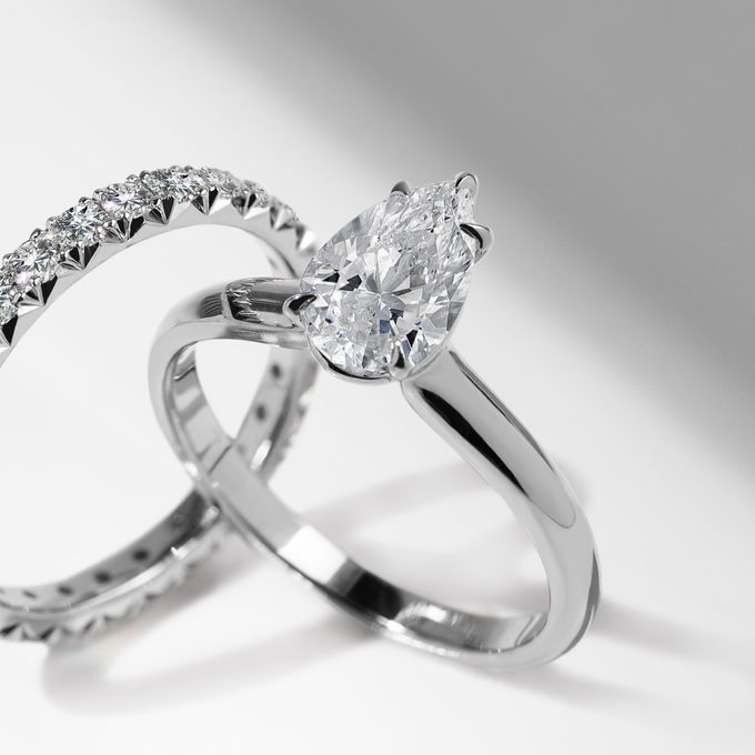 snubní a zásnubní prsten s diamante, v brusu kapka z bílého 14k zlata - KLENOTA