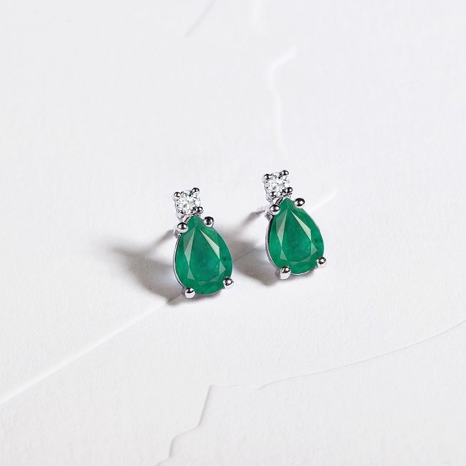 Boucles d'oreilles avec émeraudes et diamants - KLENOTA