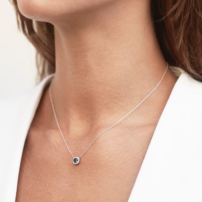 náhrdelník s modrým safírem a diamanty - KLENOTA
