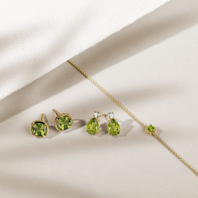  boucles d'oreilles avec des olives et un bracelet en or jaune avec une gemme - KLENOTA