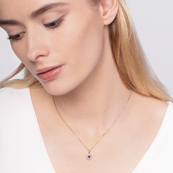 Rubínový náhrdelník kytička s diamanty - KLENOTA
