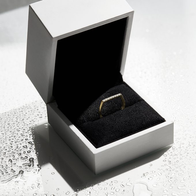 modern diamond ring made of yellow 14k gold - KLENOTA