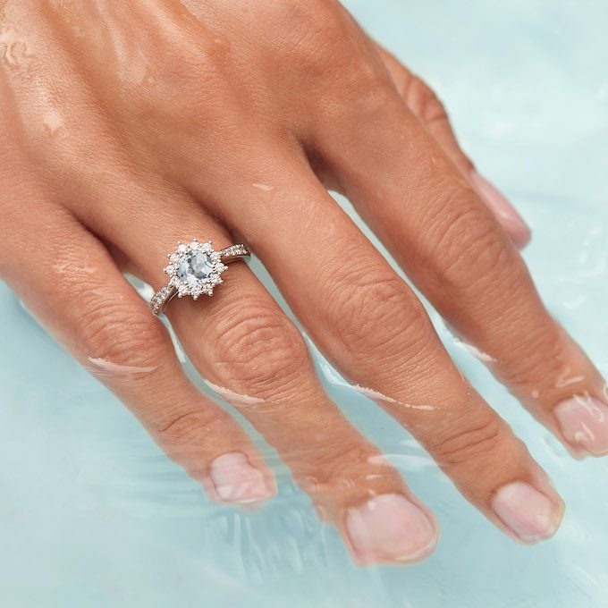 ring with aquamarine and diamonds - KLENOTA