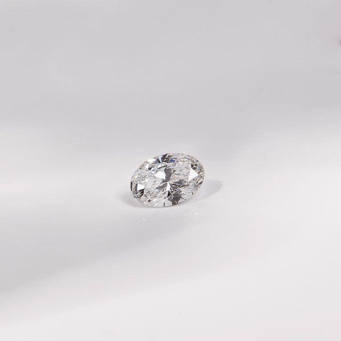 lab grown diamond in oval cut - KLENOTA