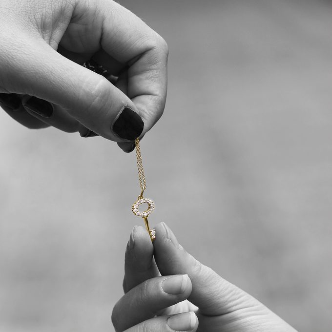 Zlatý náhrdelník s diamantovým klíčkem ve žlutém zlatě - KLENOTA