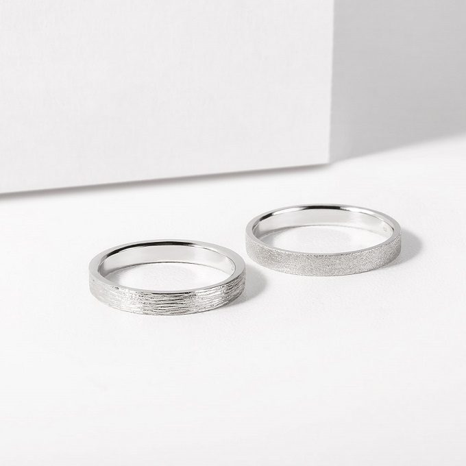 Rhodium plated white gold wedding rings with a special surface - KLENOTA