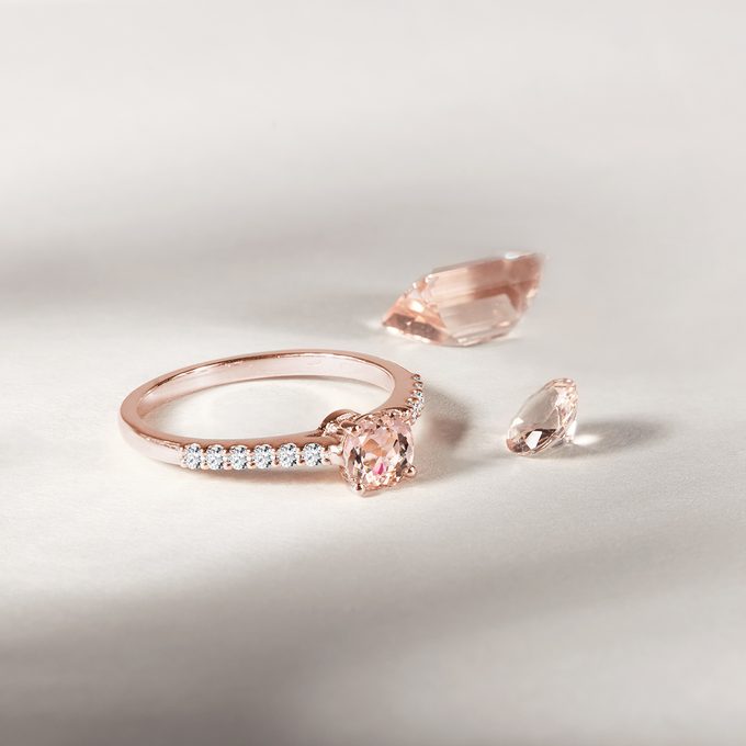 pierścionek z brylantem i morganitem w różowym złocie - KLENOTA