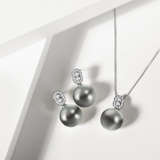 Bijoux en or composés de perles de Tahiti et de diamants - KLENOTA