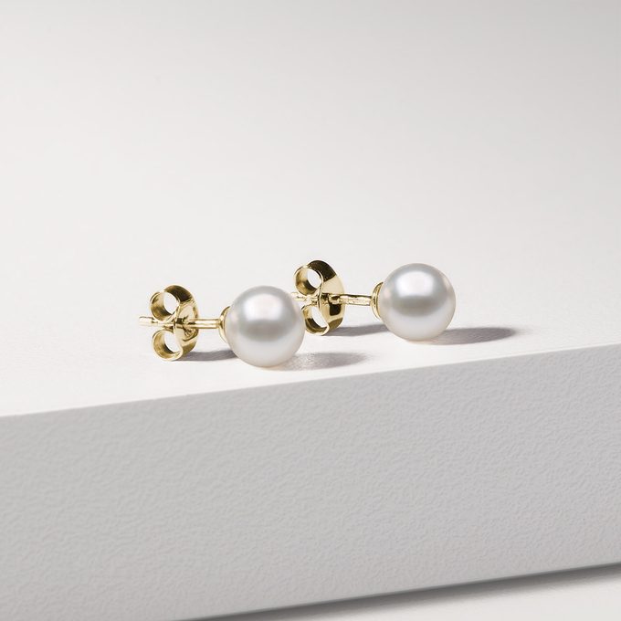 pearl stud earrings - KLENOTA