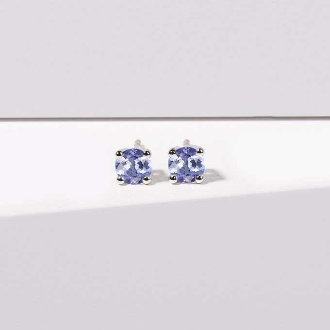 Puces d'oreilles en or blanc avec tanzanites rondes - KLENOTA