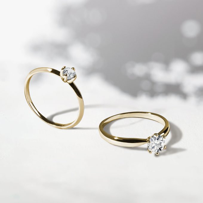 Engagement rings in yellow gold with brilliant cut diamonds - KLENOTA