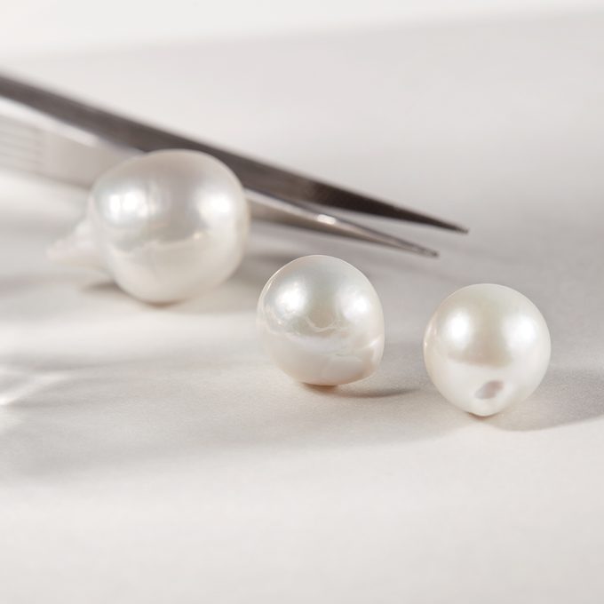 Freshwater pearls of irregular shapes - KLENOTA