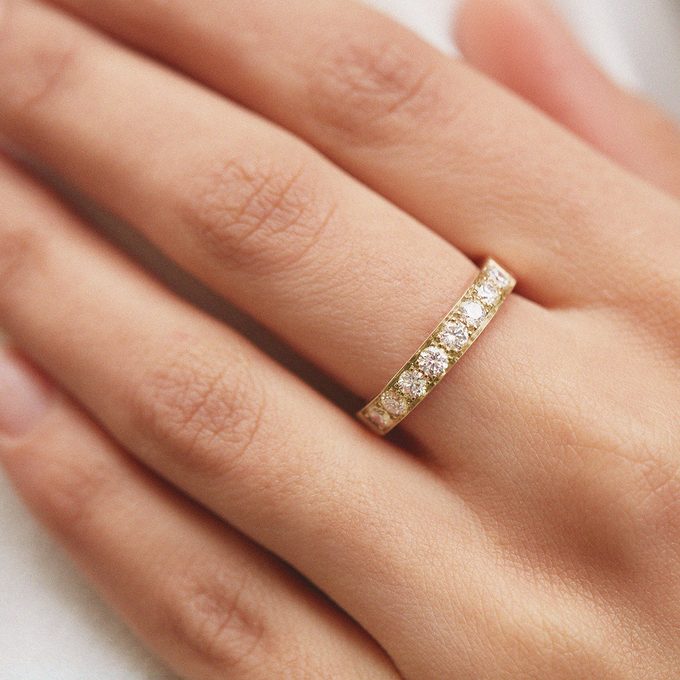 snubní prsten s diamanty žluté zlato - KLENOTA
