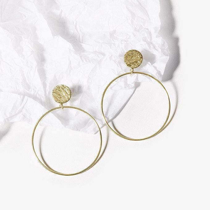 Golden hoop earrings - KLENOTA