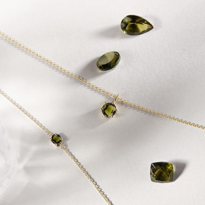 yellow gold jewellery with moldavites - KLENOTA