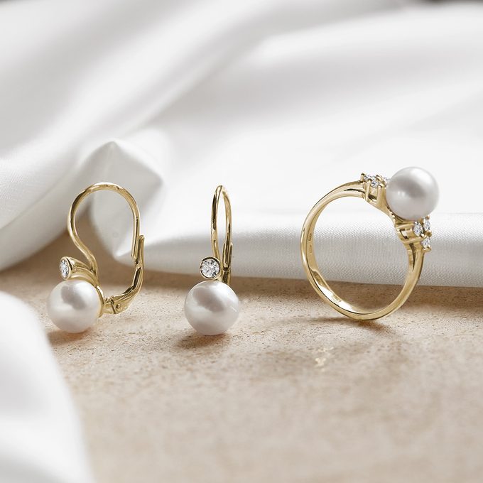 Gold earrings and ring with freshwater pearl - KLENOTA
