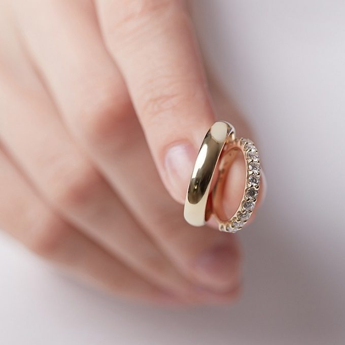 Złote obrączki, pierścionek damski z diamentami - KLENOTA