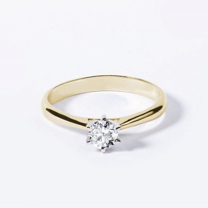 Solitaire engagement ring with diamond in white and yellow gold - KLENOTA