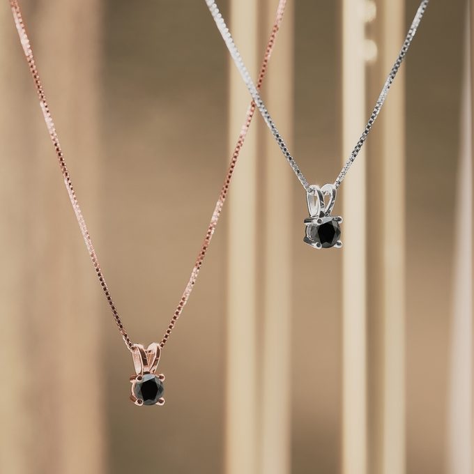 minimalistický náhrdelník s černým diamantem - KLENOTA
