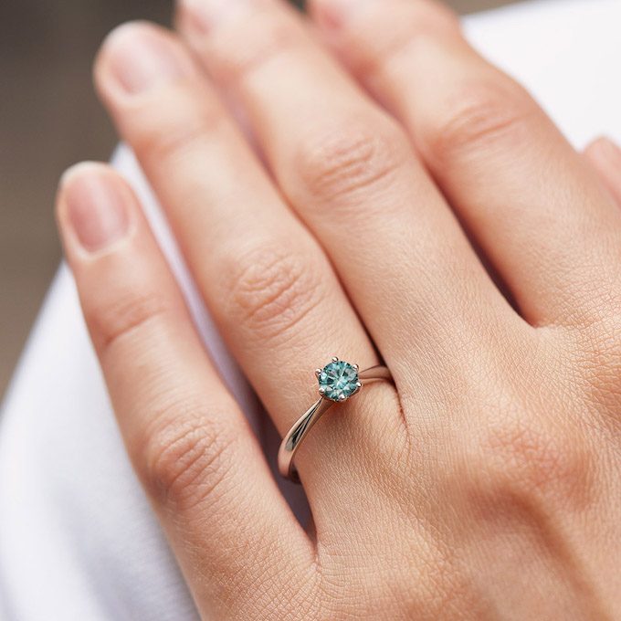 14k gold ring mit blauem diamanten - KLENOTA