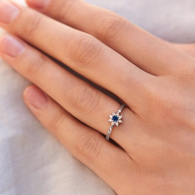 white gold ring with blue sapphire surrounded by diamonds - KLENOTA