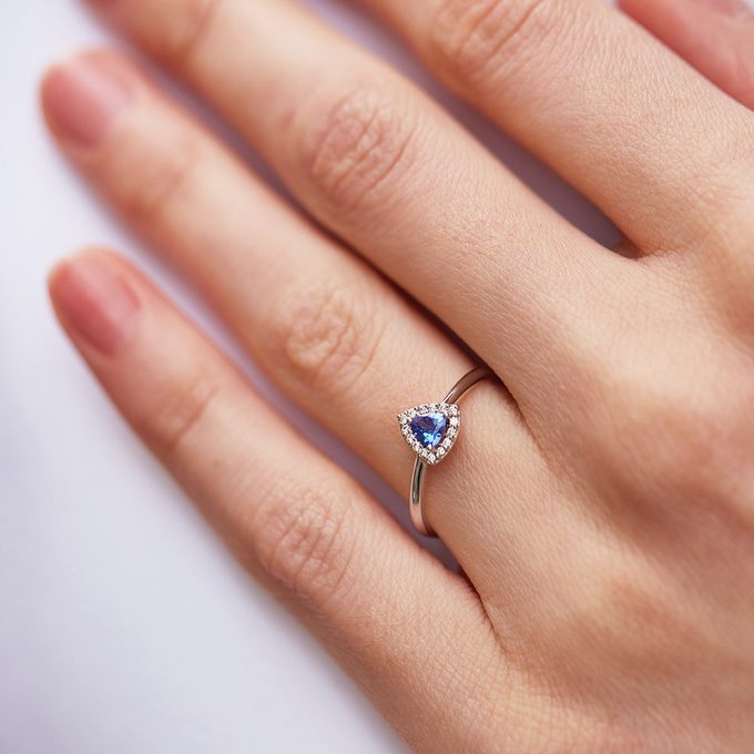 tanzanite ring with diamonds in white gold - KLENOTA
