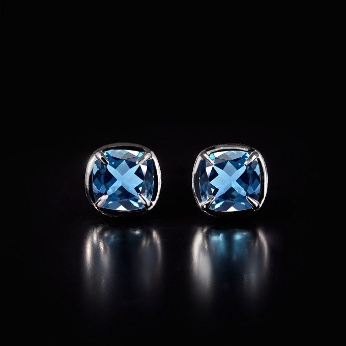  Earrings in white gold with topaz in cushion cut - KLENOTA