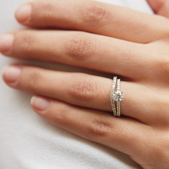 Złoty pierścionek zaręczynowy i obrączka z brylantami - KLENOTA