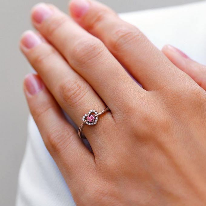 romantický prstýnek s turmalínem z růžového 14k zlata - KLENOTA