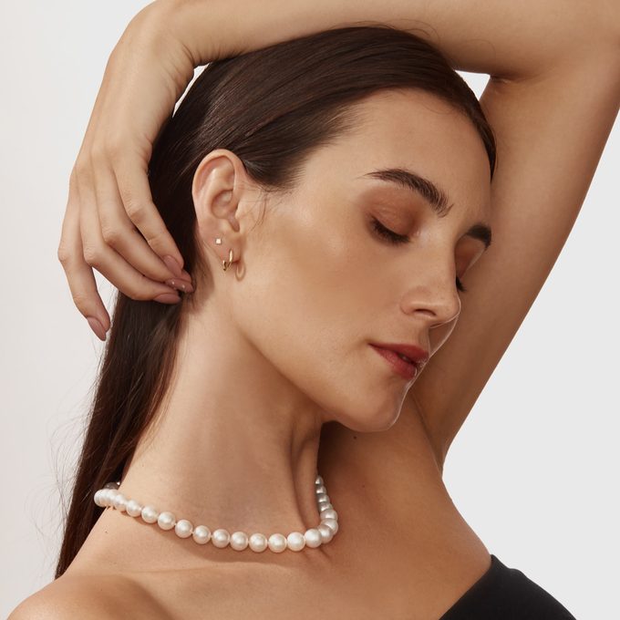 luxury necklace made of akoya pearls - KLENOTA