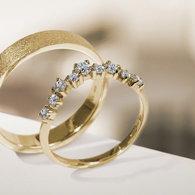 set of wedding rings in yellow gold - KLENOTA