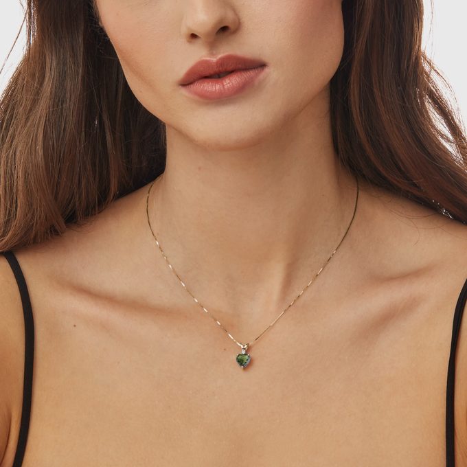 collier avec un pendentif en moldavite et un petit diamant - KLENOTA