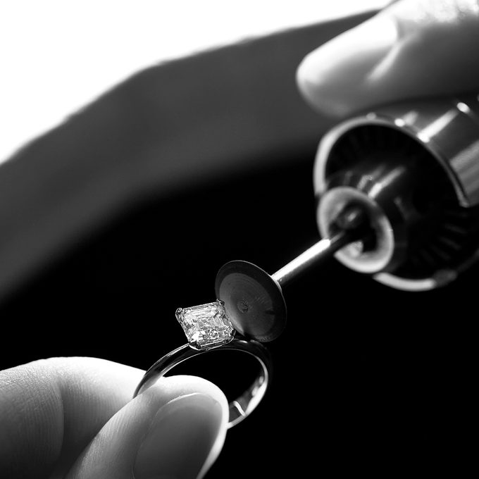 zlatý prsteň s laboratórne vypestovaným diamantom v bruse asscher - KLENOTA
