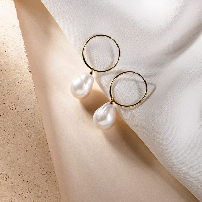 modern hoop earrings with baroque pearl - KLENOTA