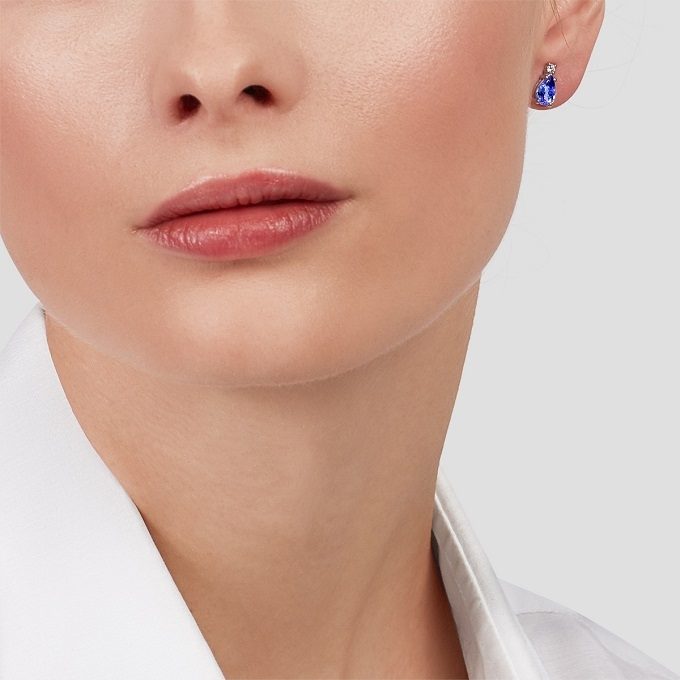 White gold earrings with a pear-shaped tanzanite and a diamond - KLENOTA